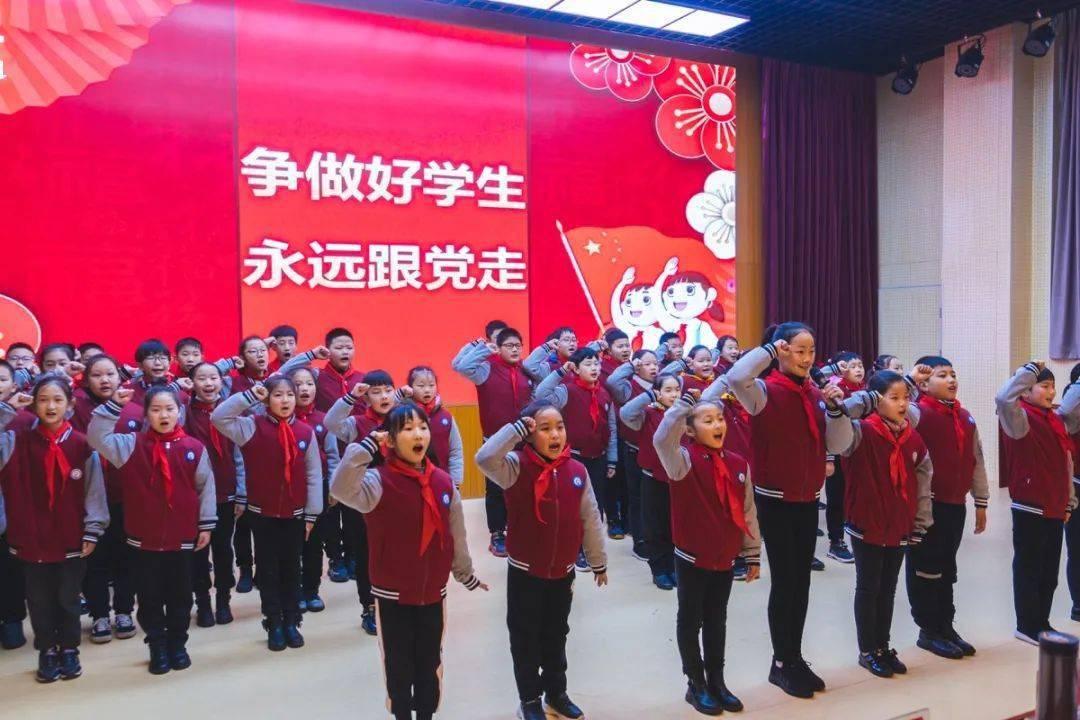 哥哥嫂子偷拿爸妈钱？游戏画面